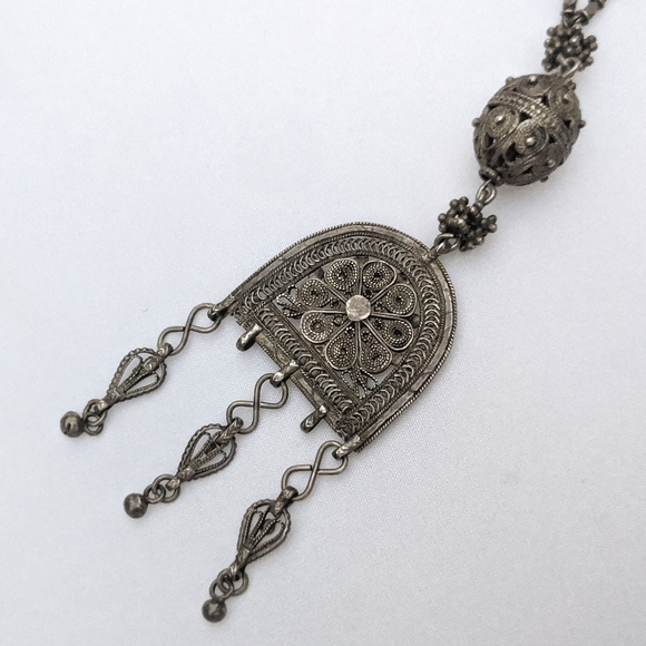 *SOLD* Antique Ladakhi Bedouin filigree amulet pendant ball & bar link necklace - Picture 3 of 10